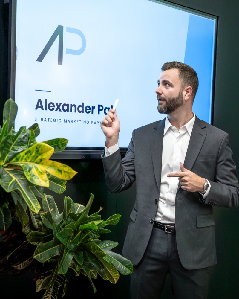 Alexander Pali bei einer Präsentation